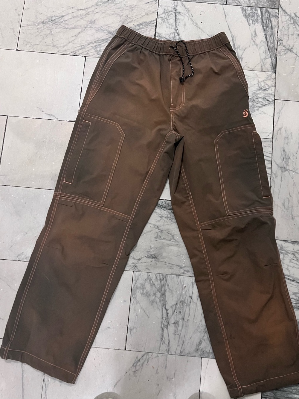 Standard cloth unisex
Faded Brown Cargo Work Pants with Elastic Waist never worn